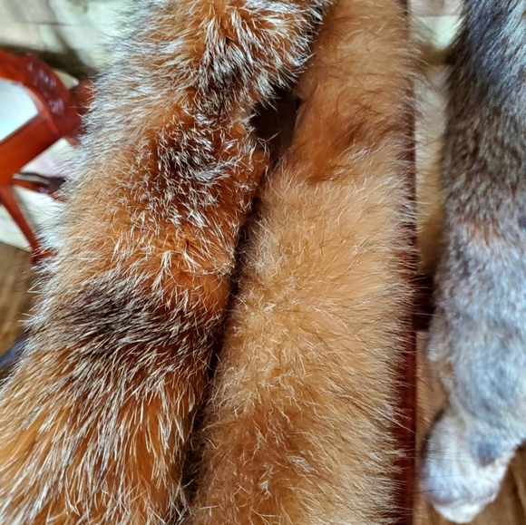 Plush Red/Brown Crystal Fox Fur Wrap and Hat - Picture 8 of 17